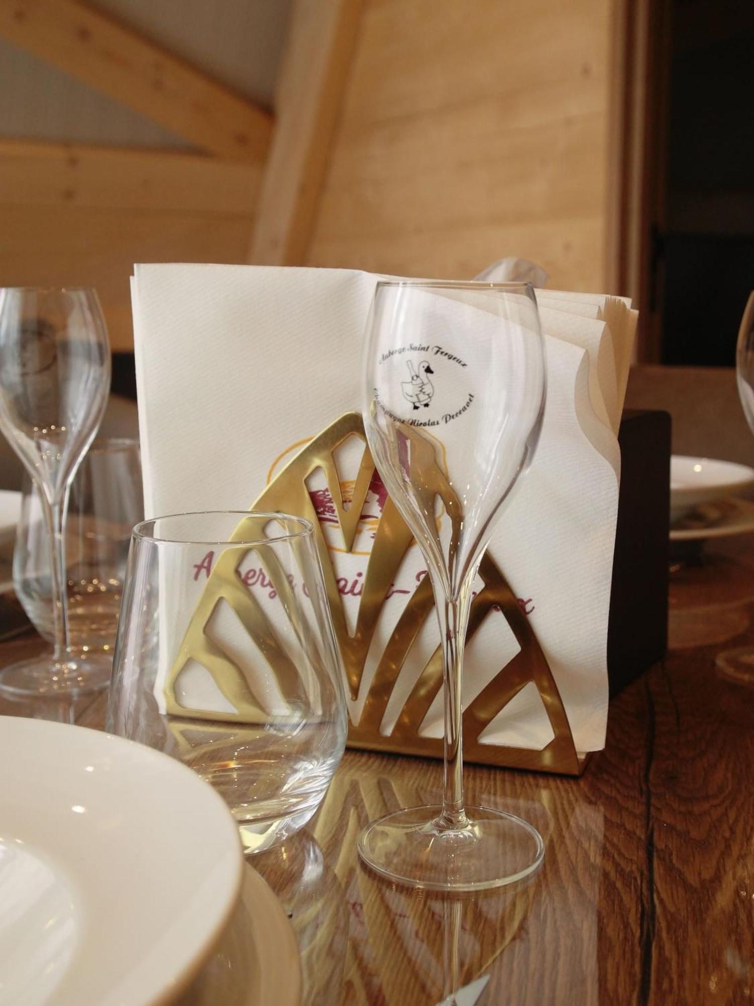 Auberge Saint Fergeux Gionges Ngoại thất bức ảnh